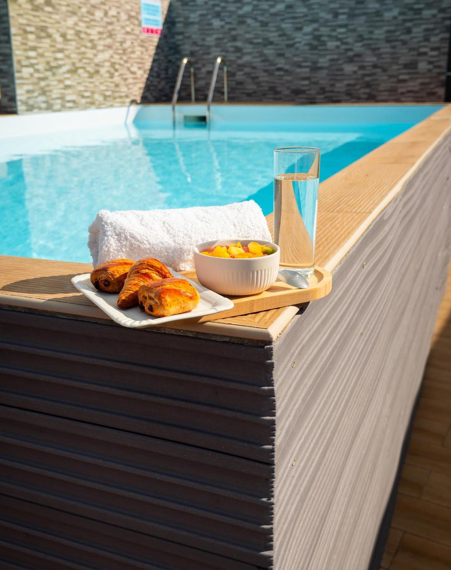 Evasion En Plein Coeur De La Ville T2 Jacuzzis Sauna Et Piscine Au Centre De بورت لويس المظهر الخارجي الصورة